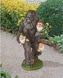 Design Toscano “Schlepping the Garden Gnomes” 16″ Bigfoot Statue